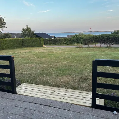 Vakantiehuis In Horne Met Zeezicht Fåborg